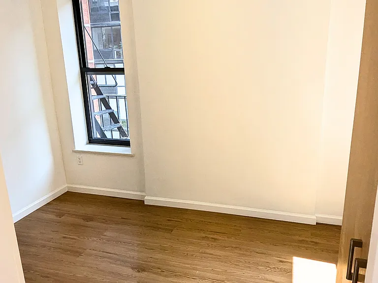 230 W 95th St #46 — Photo 8