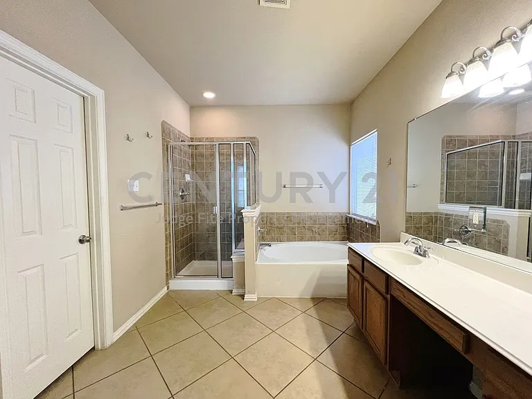 552 Kerry St — Photo 16
