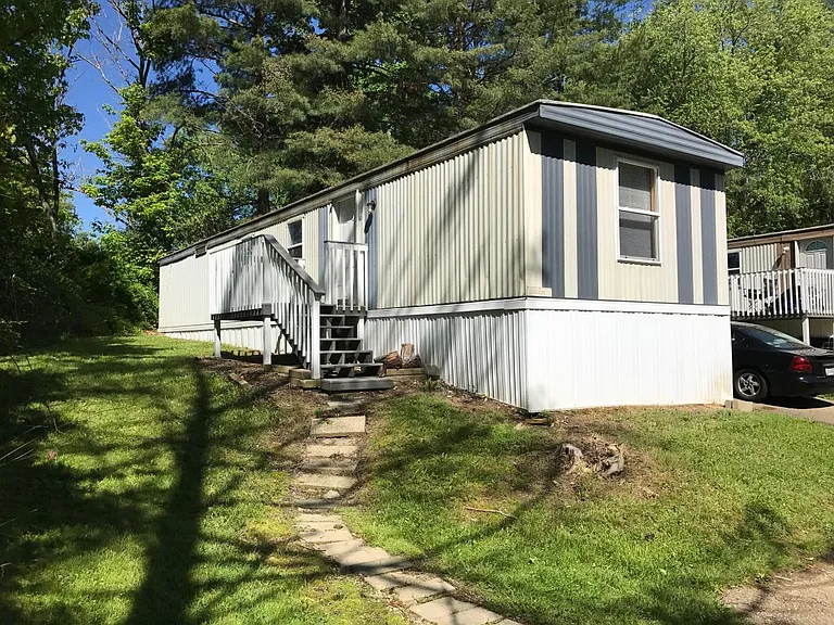 7600 Heatherstone Dr #10 — Photo 1