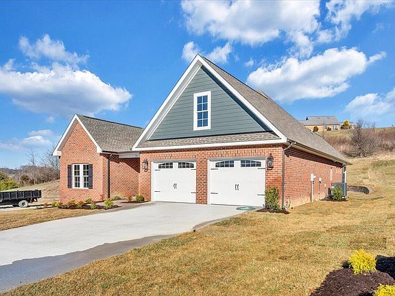 5th image of 91 Merion Cir