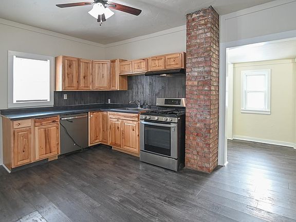 3rd image of 525 School Ave