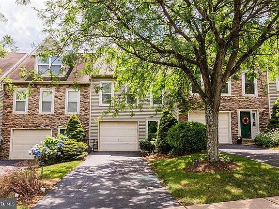 2nd image of 206 Oakridge Dr