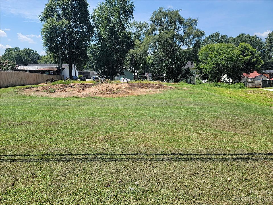 2nd image of 1015 W C St
