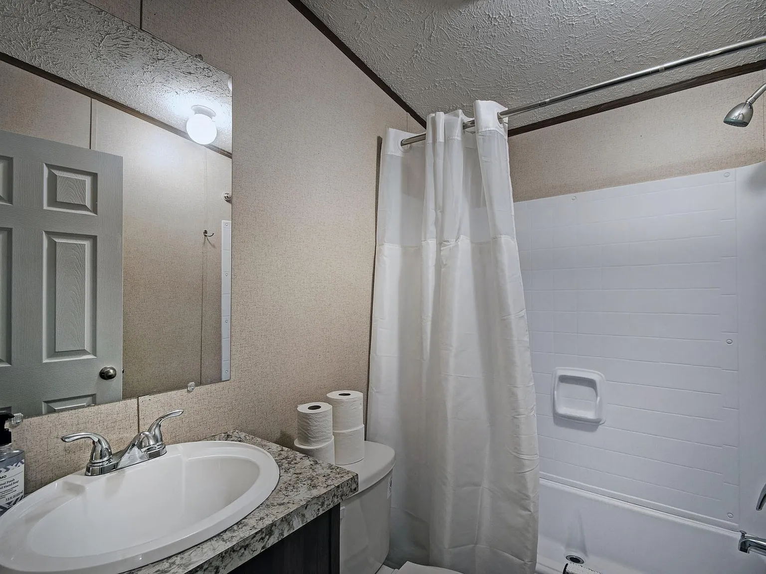 6 bed, 2100 sqft, $640 — Photo 4