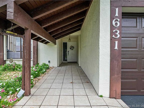 3rd image of 1631 Riverwood Ln