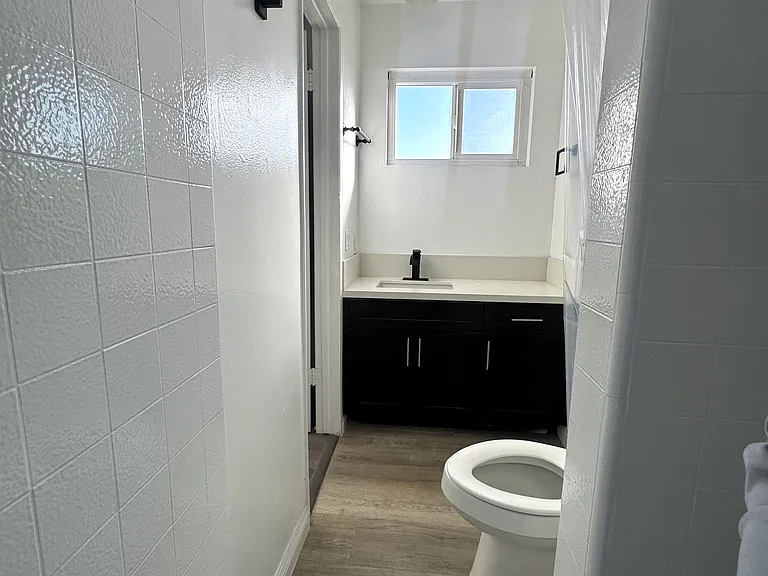 317 E Hazel St #H — Photo 7