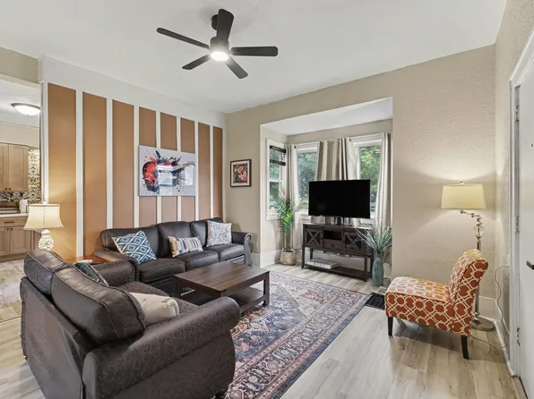 700 Broadway Ave NW APT 1, Grand Rapids, MI 49504