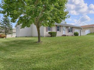 1703 S West Point Dr, Warsaw, IN