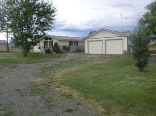 200 Sunset Vista Ln, Selah, WA 98942