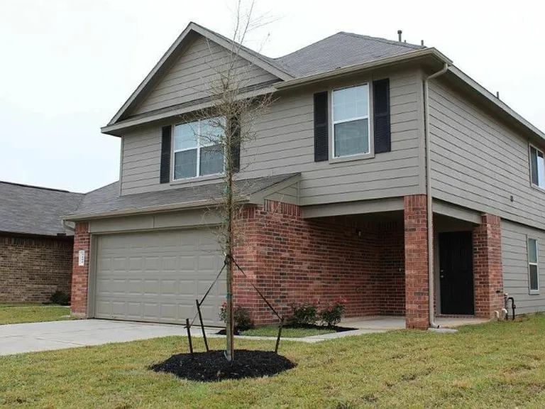 5606 Latta Plantation Dr — Photo 1