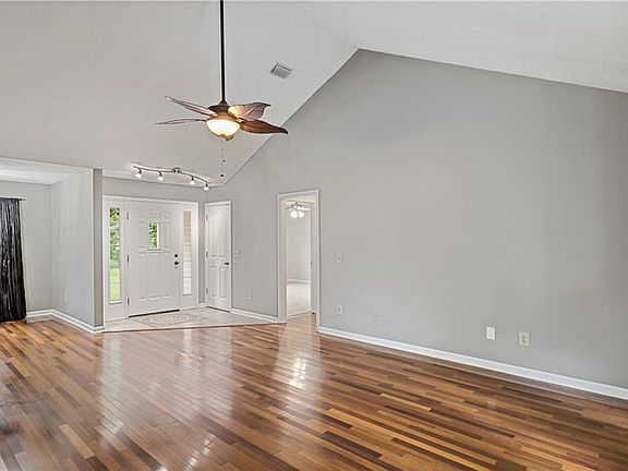 3rd image of 105 Breckenridge Dr