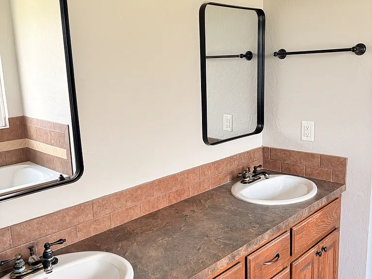 1209 Alma Dr — Photo 17