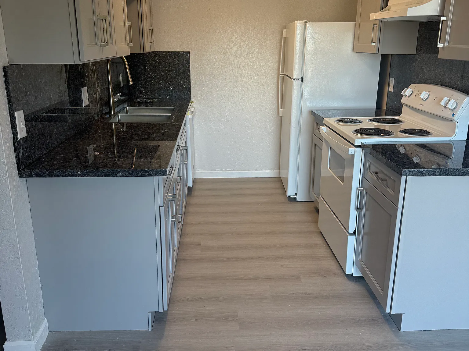 2 bed, 900 sqft, $1,600 — Photo 1