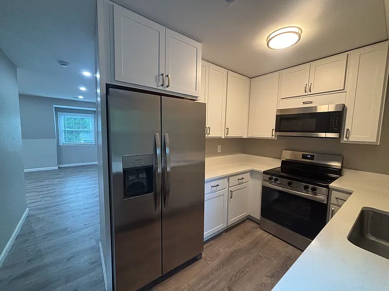 2714 Parkview Dr #A — Photo 2