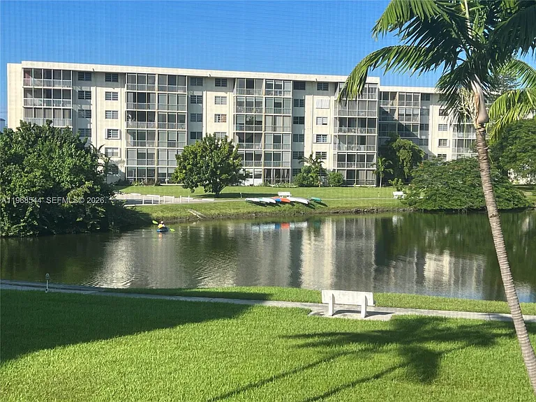 2855 Leonard Dr #H202 — Photo 4
