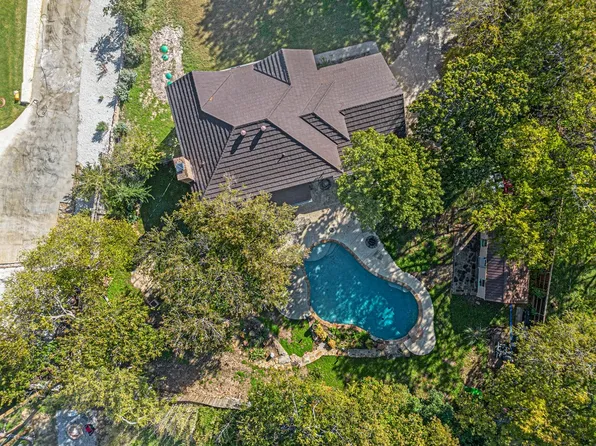 8933 Crest Wood Dr, Fort Worth, TX 76179