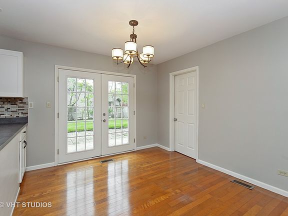 4th image of 21W273 Drury Ln