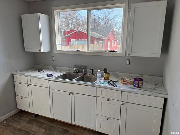 3rd image of 1522 W Widenham St