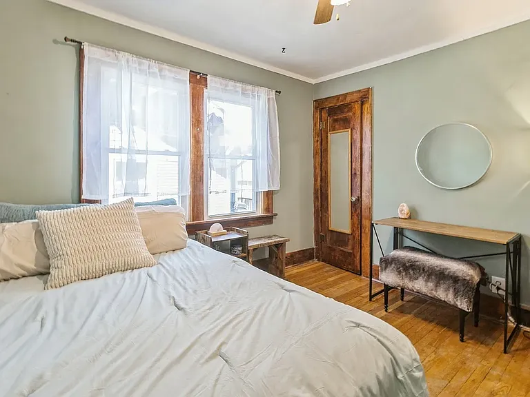 829 Clinton Ave — Photo 10