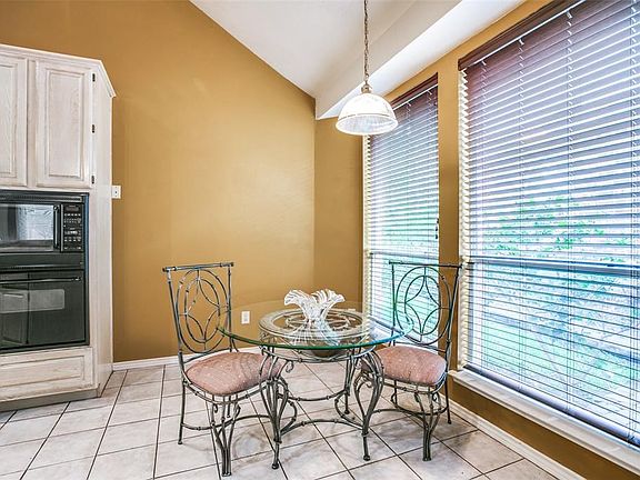 3rd image of 3532 Briargrove Ln