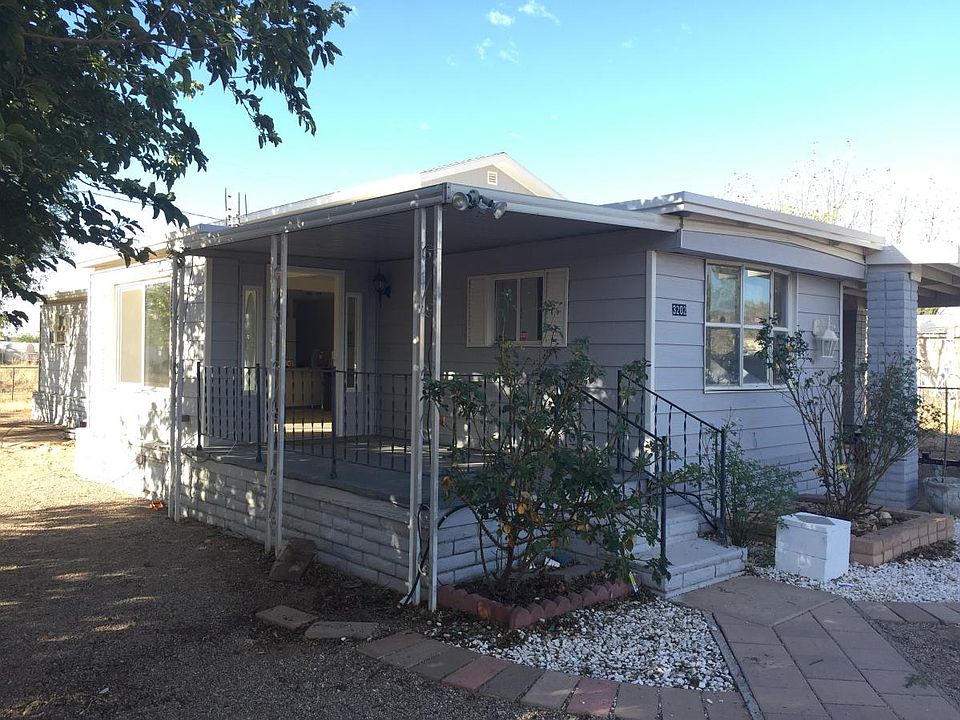 4/2 with bonus room - remodeled!