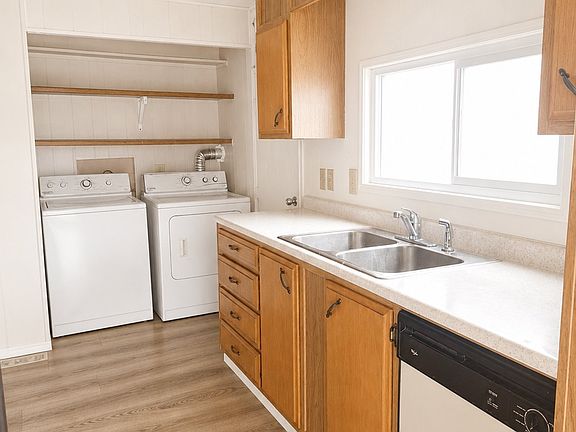 5th image of 2902 E 2nd St Unit 19
