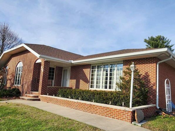 840 E Union St, Manchester, IA 52057