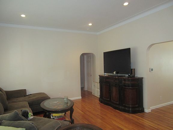 4th image of 135 Cleveland Ave