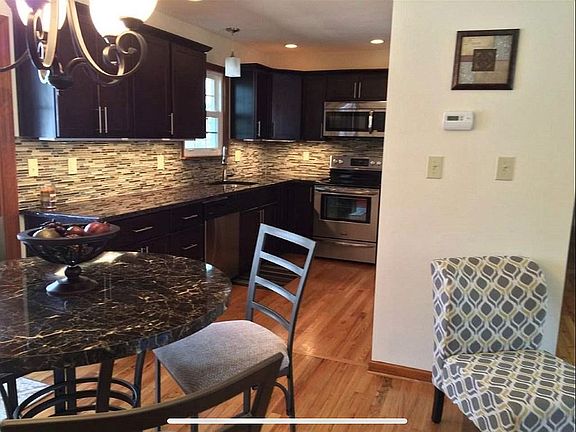 5th image of 73 Hathorn Blvd