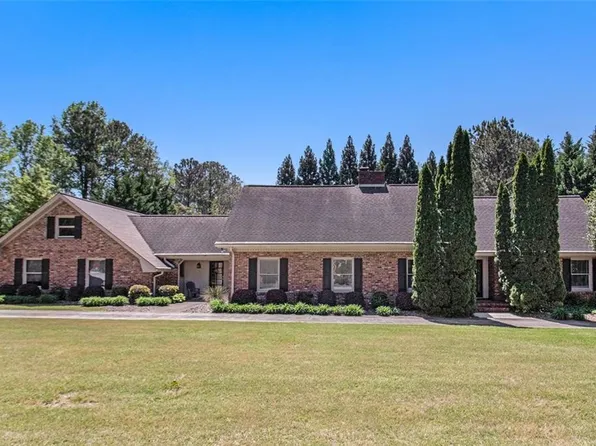 1935 Northbrooke Ln, Dunwoody, GA 30338