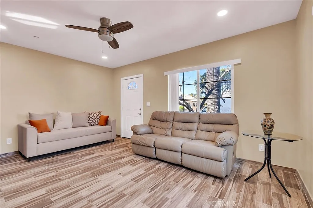 2 bed, 650 sqft, $2,850 — Photo 2