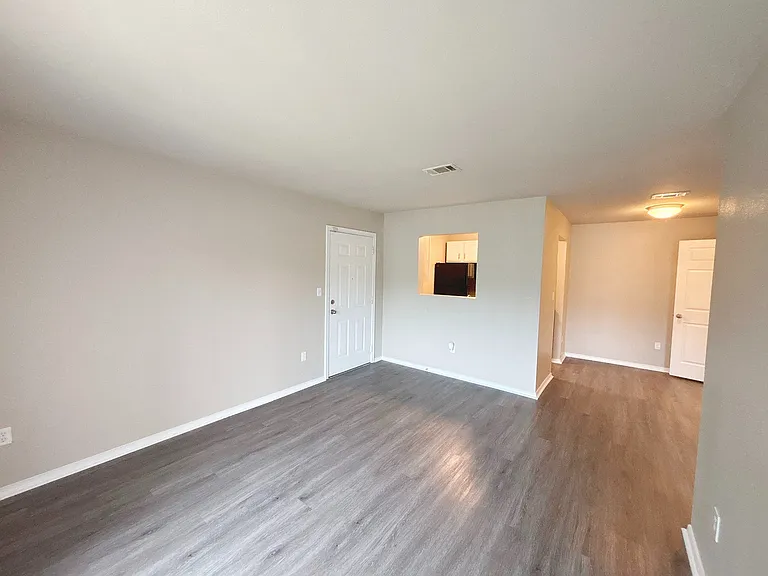 Bay - Living Area