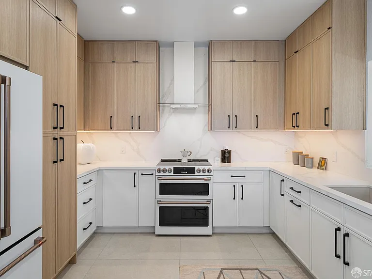 628 Los Palmos Dr — Photo 43
