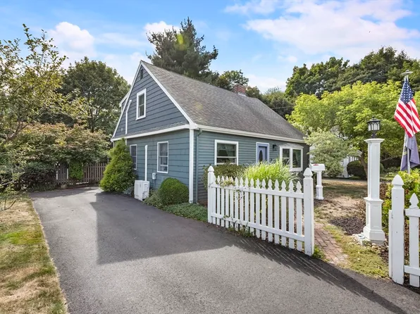14 Alandale Pkwy, Norwood, MA 02062