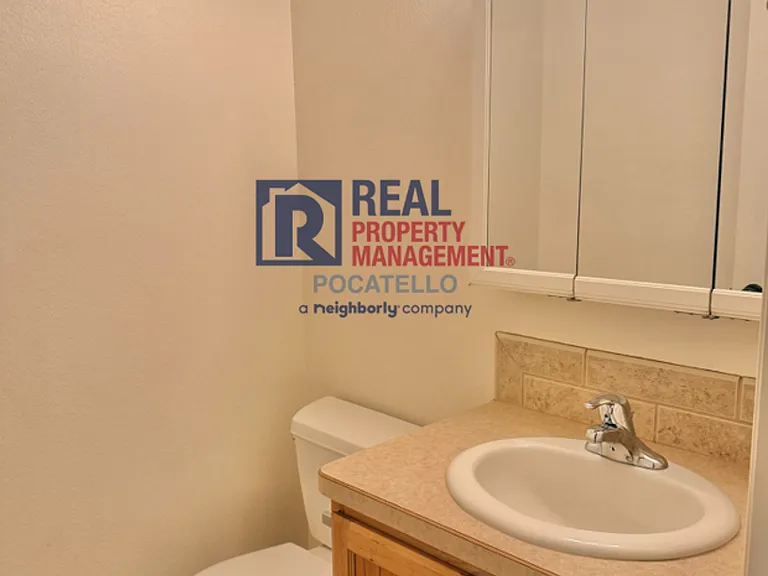 1586 Dustin Cir — Photo 14