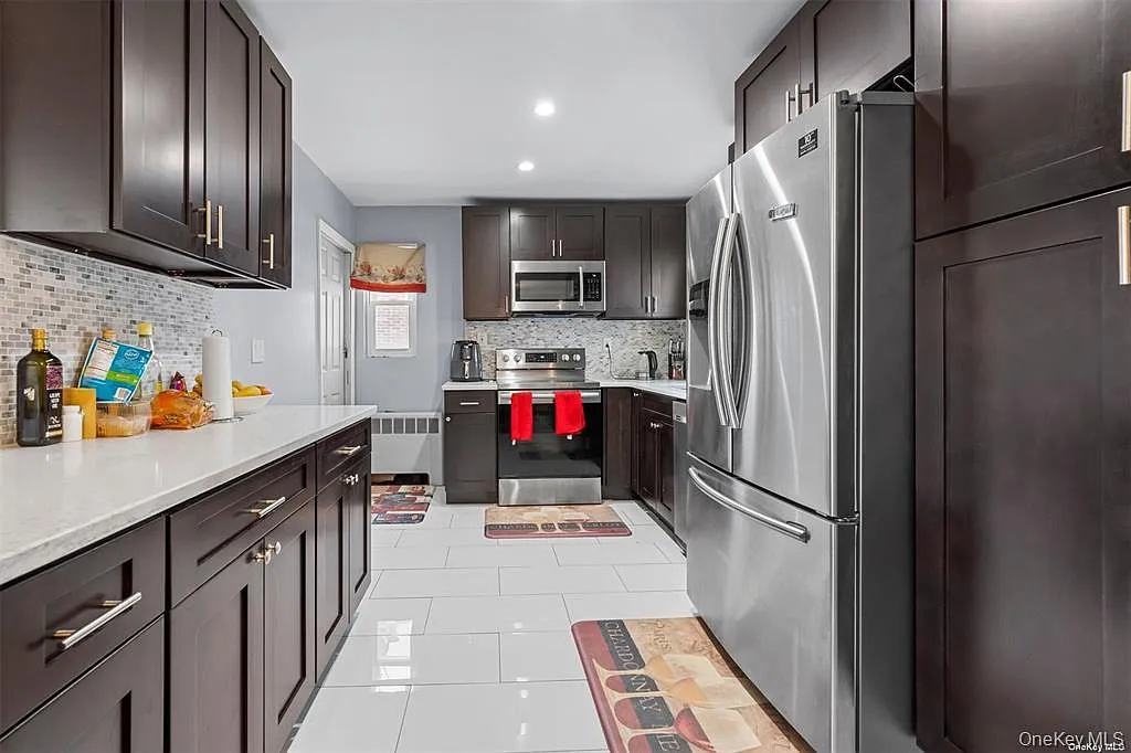 3 bed, 1.0 bath, 1422 sqft, $3,500 — Photo 3