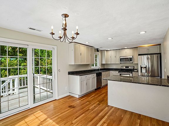2nd image of 7 Nirvana Dr