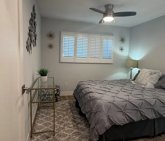 2801 N Los Felices Cir E — Photo 16
