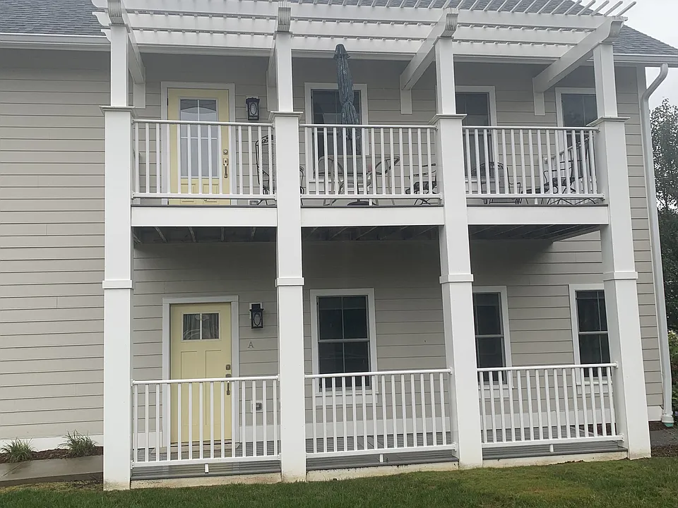 502 Edgewater Cir #C