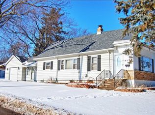 412 Wilcox Ave, Elgin, IL 60123