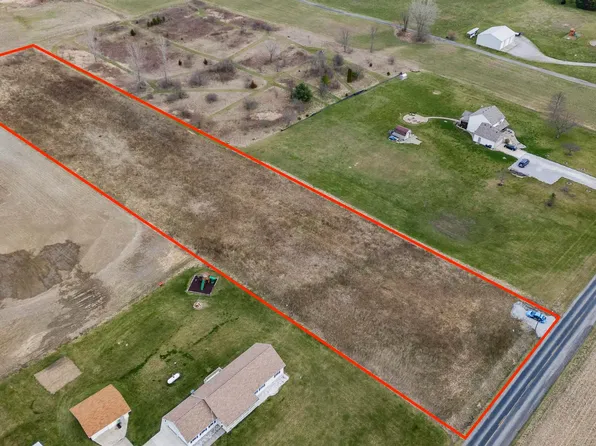 1084 W Albion St, Avilla, IN 46710