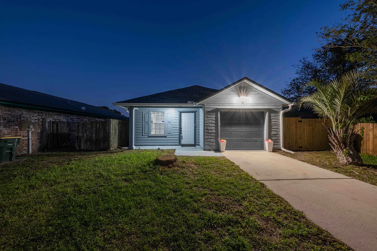 Building Photo - 8360 Century Point Dr N