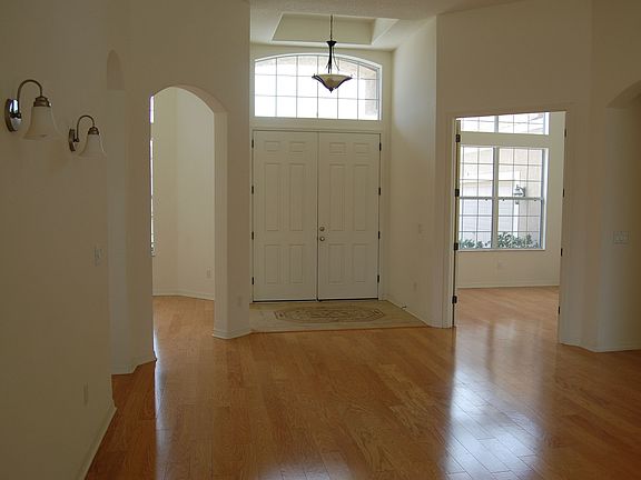 4th image of 1009 Emerald Hill Way
