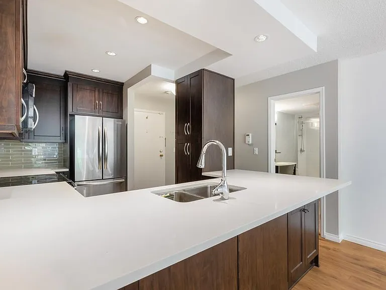 925 W 10th Ave #301 — Photo 12