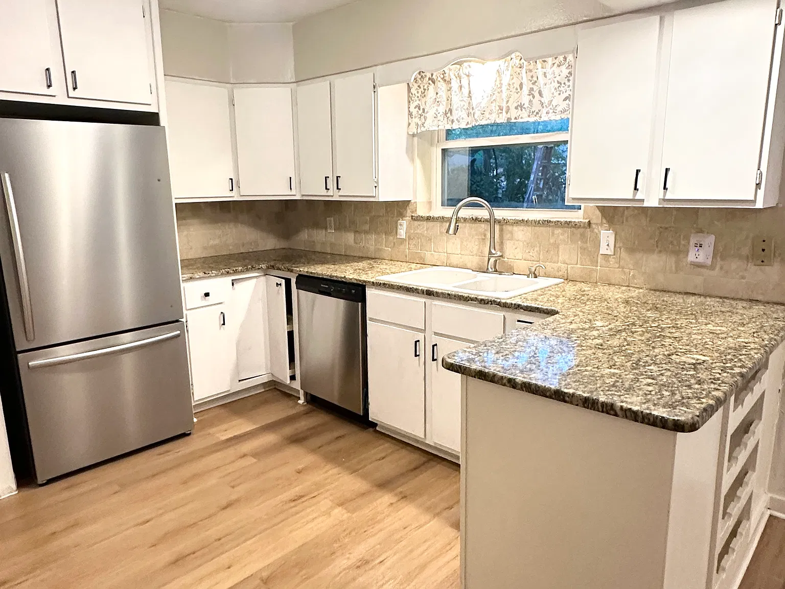 3 bed, 1311 sqft, $2,295 — Photo 4