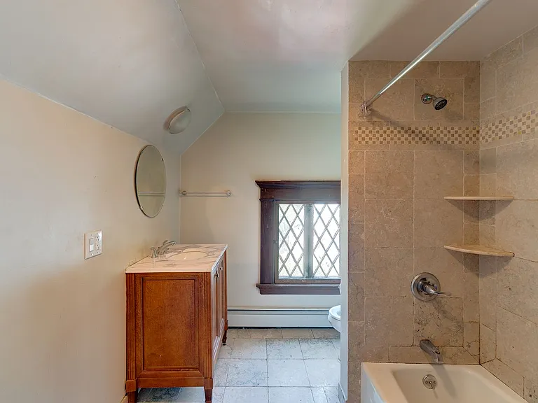 553 Whitney Ave — Photo 12