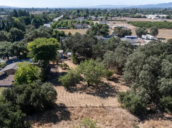 11705 Foothill Ave, Gilroy, CA 95020