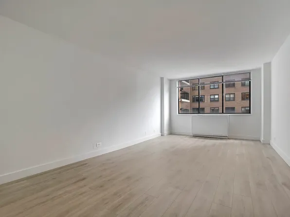 300 Mercer St APT 18B, New York, NY 10003