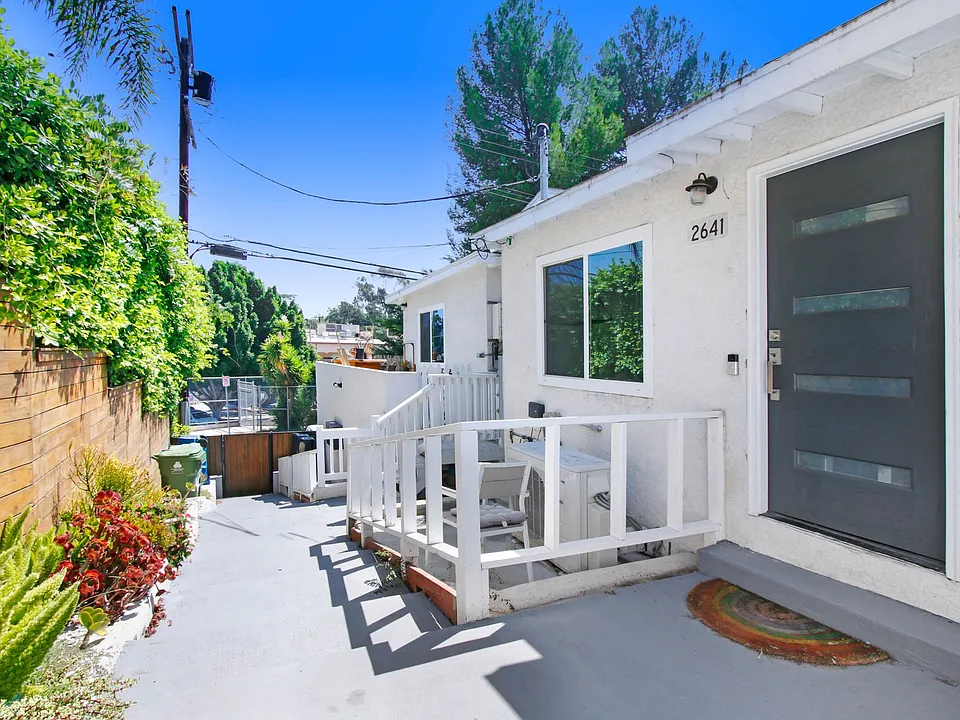 2641 Riverside Ter
