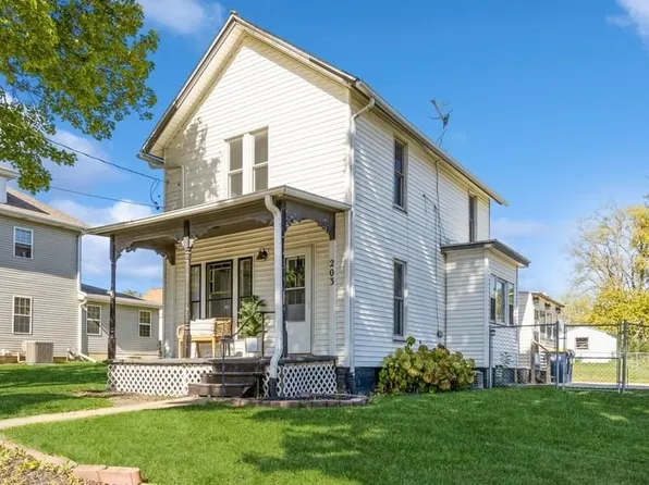 203 E Walnut St, Williamsburg, IA 52361